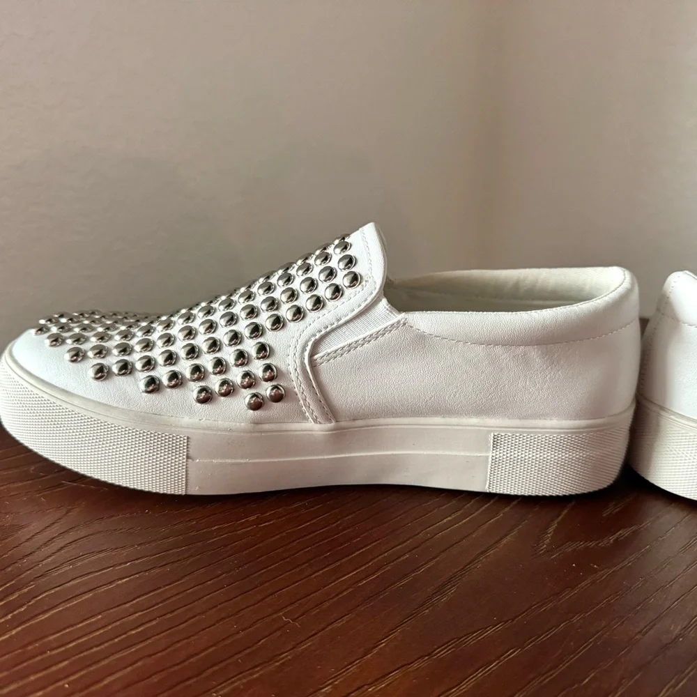 Steve Madden Torid White Sneakers with Silver Studs Womens Size 8 Slip On Shoes - Picture 9 of 11